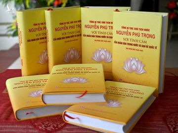 Tặng sách về Tổng bí thư, Chủ tịch nước Nguyễn Phú Trọng cho chiến sĩ hải đảo - Ảnh 2.