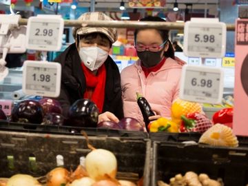 Bắc Kinh dùng thuốc điều trị HIV cho người nhiễm virus corona - Ảnh 1. Bắc Kinh dùng thuốc điều trị HIV cho người nhiễm virus corona - Ảnh 1.