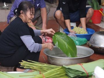 Mổ lợn gói bánh chưng đón Tết ở Đồng Tâm - 5