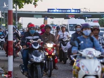 Xa tram thu phi, cau Rach Mieu van ket cung xe do ve TP.HCM sau Tet hinh anh 9 ketxe043_zing.jpg