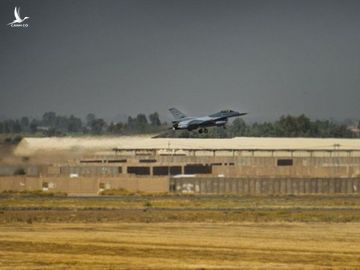 Căn cứ quân đội Mỹ ở Iraq bị "nã" bom, lính Mỹ đã nhanh chân "tẩu thoát"