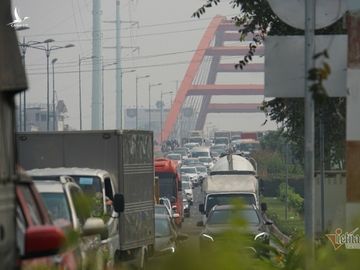 Tân Sơn Nhất ngày 900 chuyến, nhà ga chật ních, cửa ngõ tê liệt