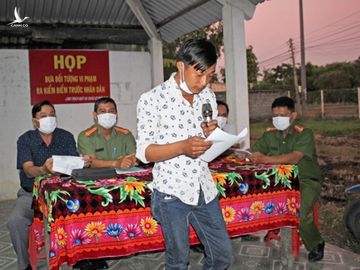 Phạm Minh Duy tự kiểm điểm trước dân vì hành vi đưa tin sai sự thật /// ẢNH: CÔNG AN CUNG CẤP