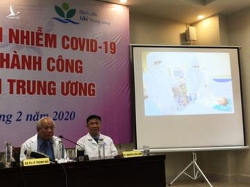 Bệnh nhi 3 tháng tuổi, ca bệnh COVID-19 nhỏ nhất Việt Nam xuất viện - Ảnh 1.