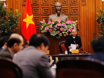 Thủ tướng chủ trì họp thường trực Chính phủ chống dịch virus corona - Ảnh 1. Thủ tướng chủ trì họp thường trực Chính phủ chống dịch virus corona - Ảnh 1.