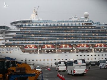 Du thuyền Diamond Princess đậu tại cảng Yokohama, Nhật Bản hôm 16/2. Ảnh: AFP.