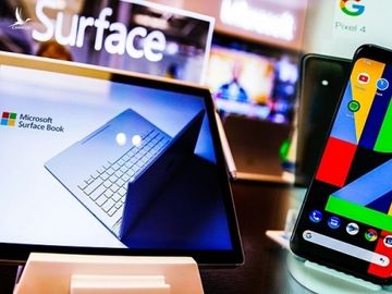 Một mẫu laptop Surface của Microsoft và một mẫu điện thoại Pixel của Google. Ảnh: Reuters