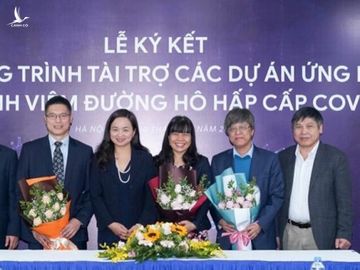 Đại diện các đơn vị nghiên cứu trong lễ ký kết sáng 20/2.