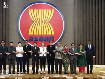 Các đại biểu chụp ảnh tại Cuộc họp lần thứ 11 Ủy ban hợp tác chung (JCC) ASEAN - Mỹ /// Ảnh: TTXVN 