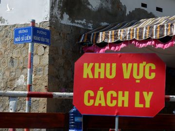 Cuộc sống bên trong tuyến đường cách ly ở Phan Thiết như thế nào? - Ảnh 1.