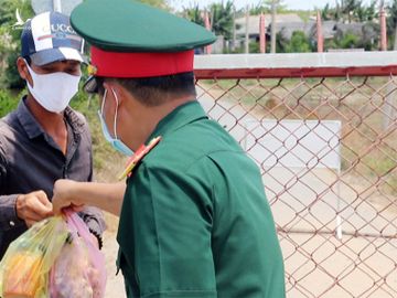 Phong tỏa cả đường bộ, đường sông nơi thiếu nữ nhiễm virus