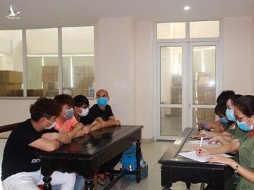 4 người Trung Quốc bị xử phạt vi phạm hành chính và buộc xuất cảnh sau khi hoàn thành 14 ngày cách ly /// ảnh A.K