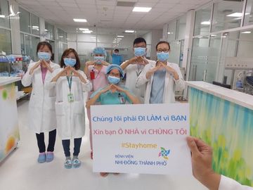 Thong diep mua dich: 'Chung toi di lam vi ban, hay o nha vi chung toi' hinh anh 4 90186440_2573646026284770_2719033423028027392_n.jpg