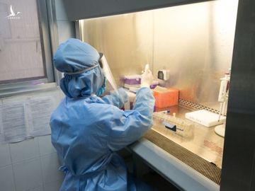 Thượng tá chuyên về ung thư nhảy sang bắt virus Corona: Tôi chỉ là người tra dầu nhớt - Ảnh 10.