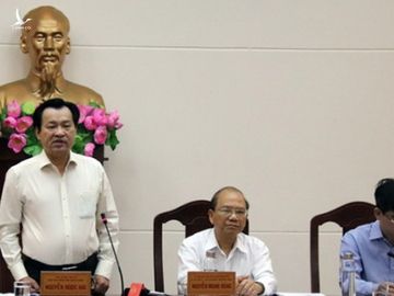 Chủ tịch UBND tỉnh Bình Thuận Nguyễn Ngọc Hai yêu câu phải nhanh chóng lập danh sách những người tiếp xúc, có nguy cơ lây nhiễm cao để cách ly, không để dịch Covid-19 bùng phát /// Ảnh: Quế Hà