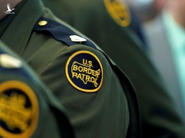 FBI: Mỹ từng phát hiện nhà khoa học Trung Quốc nghi mang lọ chứa virus MERS, SARS - Ảnh 1. FBI: Mỹ từng phát hiện nhà khoa học Trung Quốc nghi mang lọ chứa virus MERS, SARS - Ảnh 1.