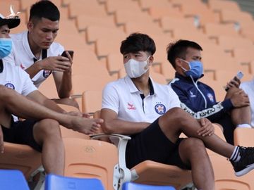 Hà Đức Chinh đến cổ vũ cho đồng đội /// Tuân Nguyễn