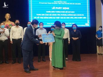 Ông Johnathan Hạnh Nguyễn: ‘Đưa con về nước là trao trọn niềm tin vào đội ngũ y bác sĩ Việt Nam’ - Ảnh 1.