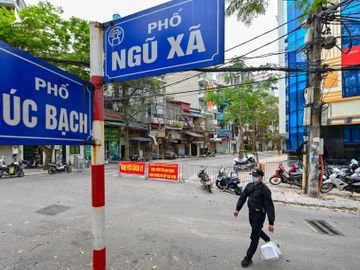 Duong pho Ha Noi vang nhu Tet vi dich Covid-19 hinh anh 4 hanoivangnhutet4_zing.jpg