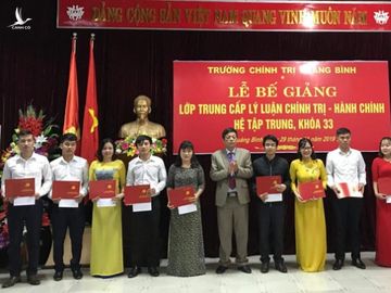 Hết hạn bổ nhiệm gần 9 năm, hiệu phó trường chính trị vẫn... làm hiệu phó - Ảnh 1.