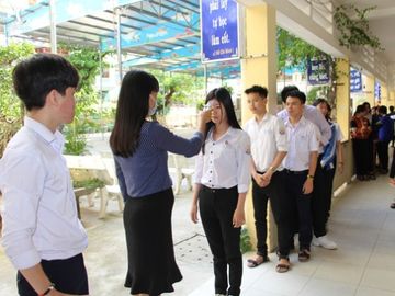 Nhiều tỉnh thành tiếp tục cho học sinh nghỉ sau khi thông báo học lại - Ảnh 2.