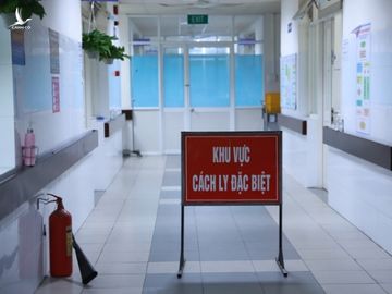 PGĐ Sở Y tế Đà Nẵng: Nữ nhân viên Điện Máy Xanh nhiễm Covid-19 đã kéo khẩu trang xuống khi tư vấn cho 2 du khách Anh - Ảnh 4. PGĐ Sở Y tế Đà Nẵng: Nữ nhân viên Điện Máy Xanh nhiễm Covid-19 đã kéo khẩu trang xuống khi tư vấn cho 2 du khách Anh - Ảnh 4.