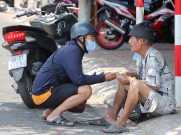Tình người miền Tây trong dịch COVID-19
