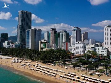 Hang nghin nguoi tam bien Nha Trang giua cao diem dich hinh anh 1 nha_trang_zing1.jpg
