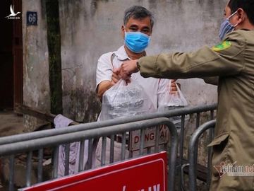 Nỗi lòng của người bị cách ly và niềm tin cộng đồng