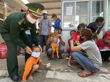 Người cách ly muốn ăn cơm chay, biên phòng chạy hàng chục km đi mua