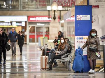 Phản ứng náo loạn thái quá của dân Italia khi biết sắp có lệnh phong tỏa - Ảnh 3. Phản ứng náo loạn thái quá của dân Italia khi biết sắp có lệnh phong tỏa - Ảnh 3.