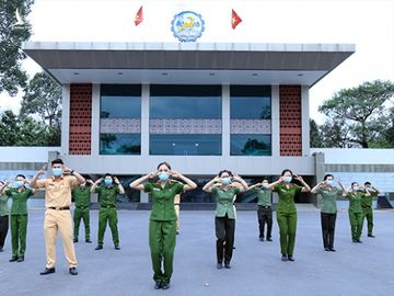 Màn khiêu vũ hot của tuổi trẻ Công an Đồng Nai chống dịch Ghen Cô Vy - Ảnh 3.