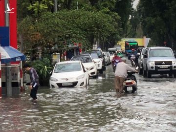 Không khí lạnh liên tiếp tràn xuống nước ta gây mưa dông diện rộng