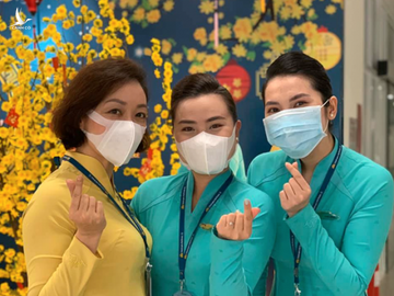 Bay trong mùa dịch, tiếp viên hàng không luôn trong tâm thế sẵn sàng cách ly /// Ảnh: NVCC