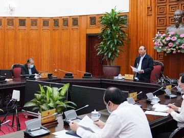 Thủ tướng Nguyễn Xuân Phúc chủ trì cuộc họp sáng 26.3 /// Ảnh Quang Hiếu