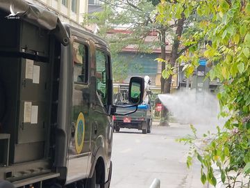 Quân đội triển khai tiêu độc khử trùng khu vực có ca COVID-19 thứ 17 - Ảnh 11. Quân đội triển khai tiêu độc khử trùng khu vực có ca COVID-19 thứ 17 - Ảnh 11.