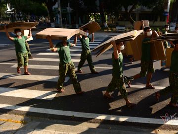 Trăm chiến sĩ tất bật dọn kí túc xá làm khu cách ly 17 nghìn giường