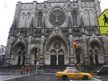 Ngay den toi nhat - ca tu vong o rieng TP New York da vuot vu 11/9 hinh anh 10 1000_Cathedral_AP.jpeg