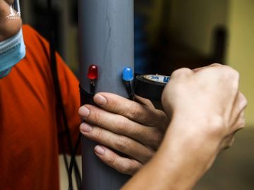 Hà Nội lần đầu tiên xuất hiện máy ATM gạo miễn phí cho người nghèo - Ảnh 7.