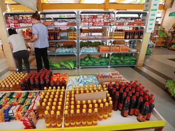 Cảm ơn chia sẻ của người dân Việt Nam dành cho người nghèo chúng tôi - Ảnh 3.