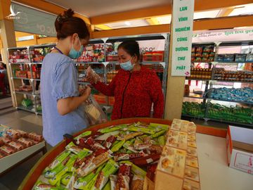 Cảm ơn chia sẻ của người dân Việt Nam dành cho người nghèo chúng tôi - Ảnh 14.