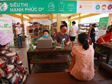 Cảm ơn chia sẻ của người dân Việt Nam dành cho người nghèo chúng tôi - Ảnh 2.