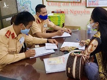 Co gai lai xe nguoc chieu, livestream chui boi bi phat 4 trieu hinh anh 2 558b7dbefeca04945ddb_1_.jpg