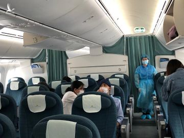 Vietnam Airlines chở công dân mắc kẹt tại sân bay Nhật Bản về nước - 4