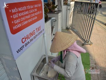 'ATM gạo' miễn phí dành cho người nghèo thời cách ly toàn xã hội