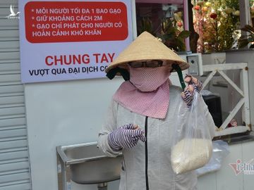 'ATM gạo' miễn phí dành cho người nghèo thời cách ly toàn xã hội