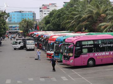 Xe khách liên tỉnh cả nước được chạy lại phục vụ lễ 30-4, 1-5 - Ảnh 1.