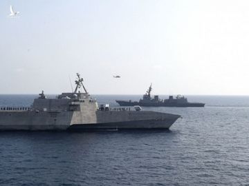 Tàu tác chiến cận bờ USS Gabrielle Giffords của Mỹ và khu trục hạm JS Teruzuki của Nhật tập trận tại biển Andaman /// Hải quân Mỹ