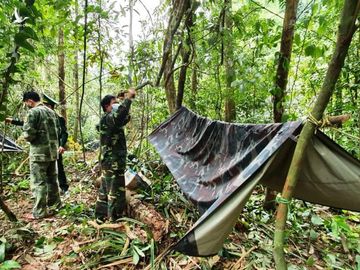bộ đội dựng lều giữa rừng ngăn chặn xuất nhập cảnh trái phép trên tuyến biên giới hình 1 bo doi dung leu giua rung ngan chan xuat nhap canh trai phep tren tuyen bien gioi hinh 1