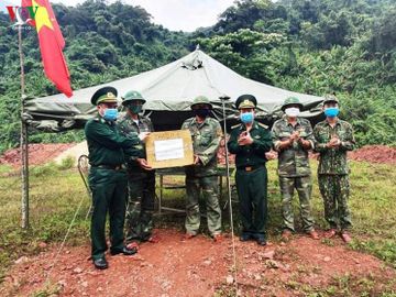 bộ đội dựng lều giữa rừng ngăn chặn xuất nhập cảnh trái phép trên tuyến biên giới hình 3 bo doi dung leu giua rung ngan chan xuat nhap canh trai phep tren tuyen bien gioi hinh 3
